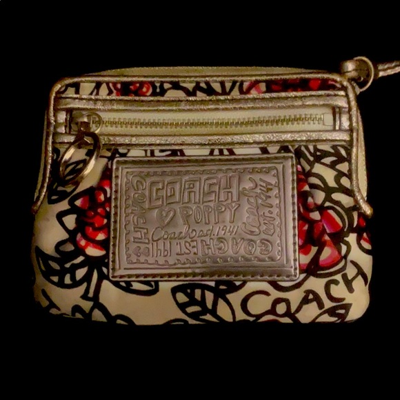 Coach Handbags - Coach clutch wallet/purse. Coach Loves Poppy